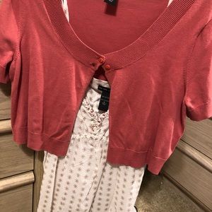 White patterend tank w/ short sleeved sweater